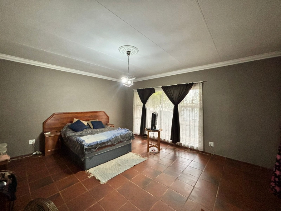 5 Bedroom Property for Sale in Flamwood North West